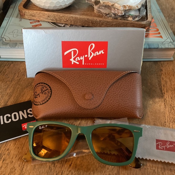 Ray-Ban Wayfarer Polarized - Picture 1 of 4